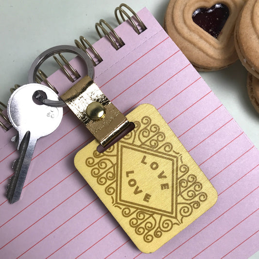 Custard Cream Biscuit Keyring – Love