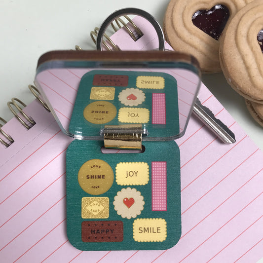 Biscuit Tin Keyring – Mirror & Magic Inside