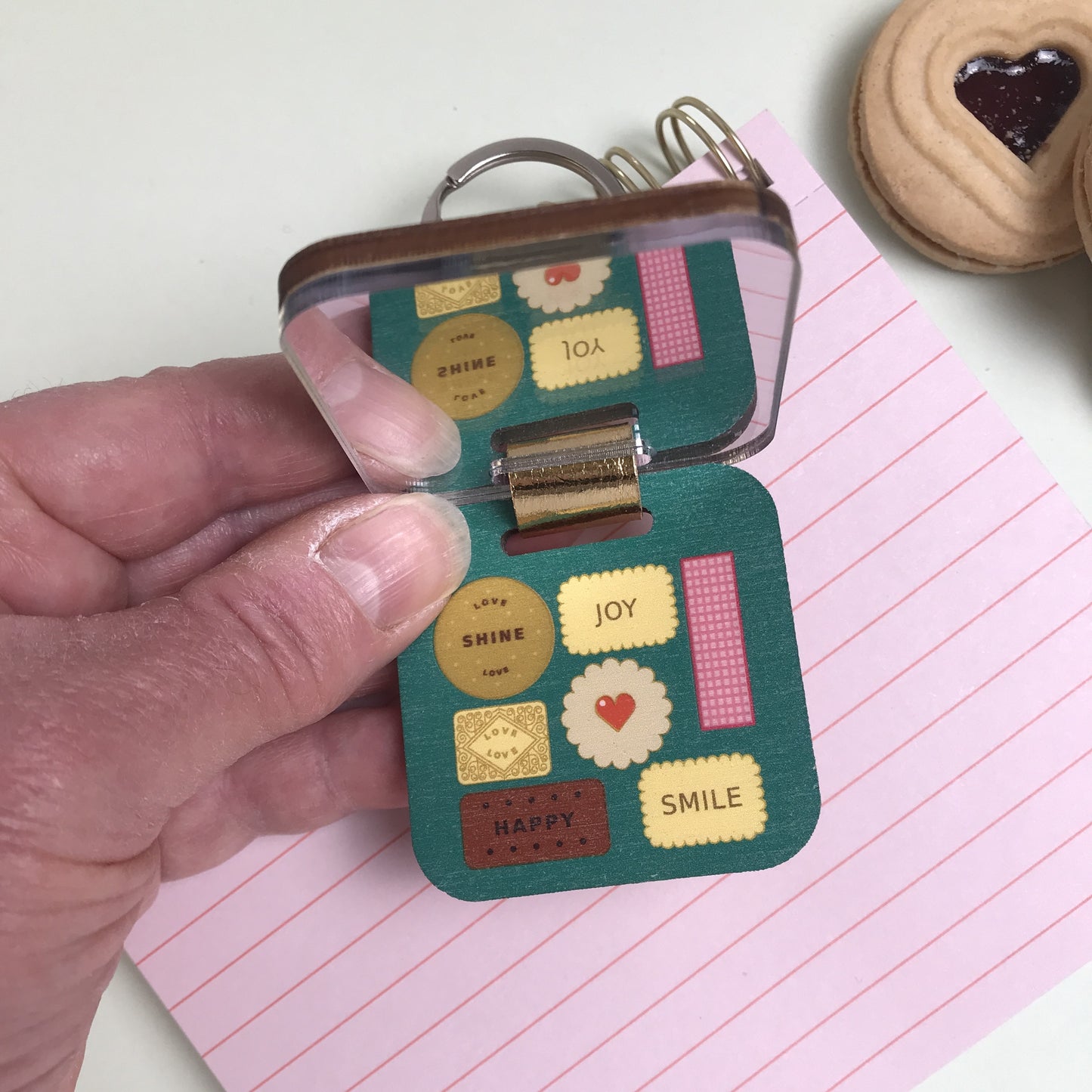 Biscuit Tin Keyring – Mirror & Magic Inside