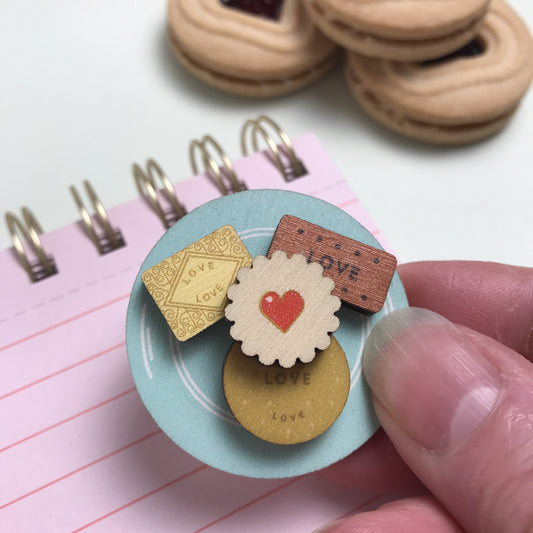 Biscuit Plate Brooch – A Little Plate of Love