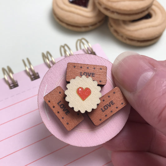 Bourbon Biscuit Plate Brooch