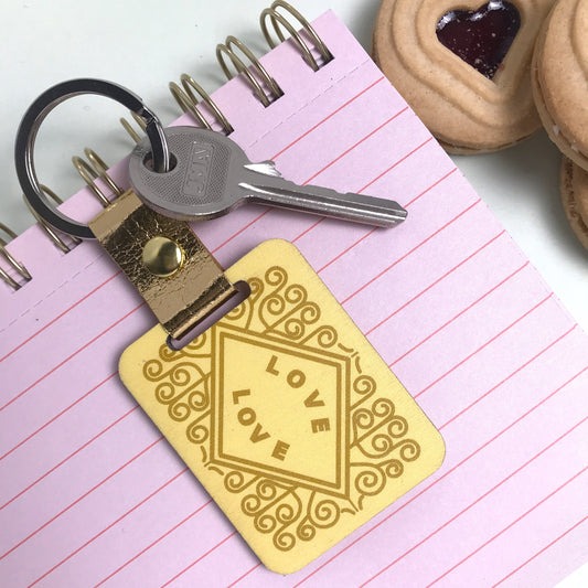 Custard Cream Biscuit Keyring – Love