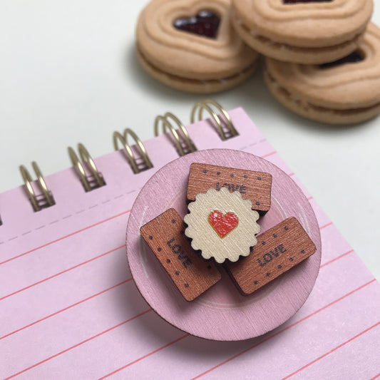 Bourbon Biscuit Plate Brooch