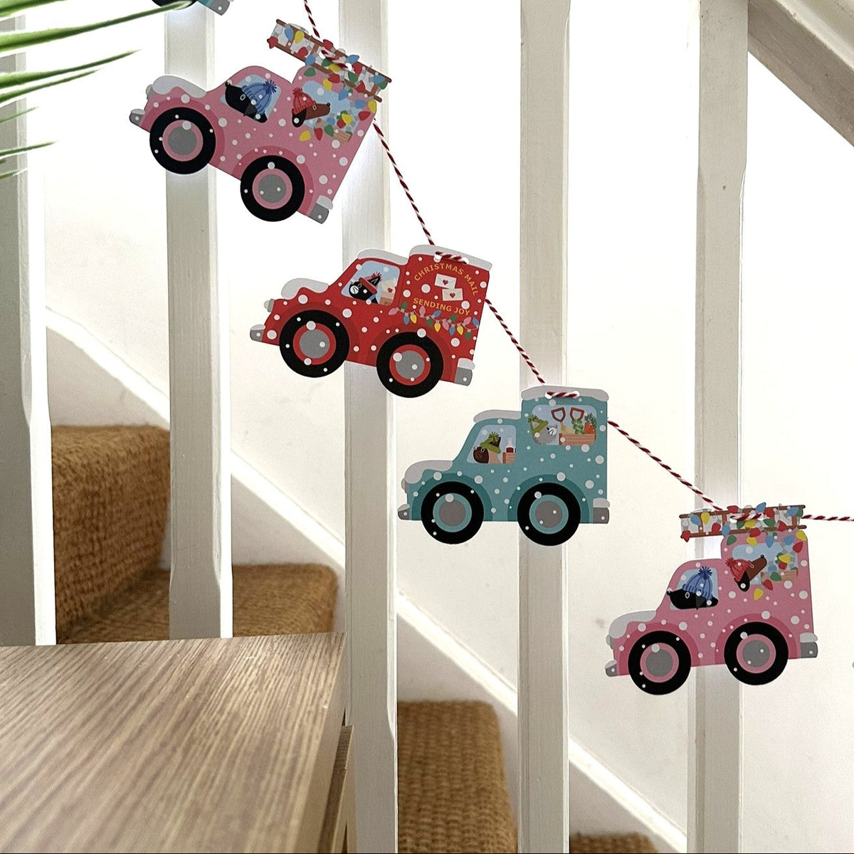 Vintage Vans Driven by Dogs & Cats - Festive Garlands