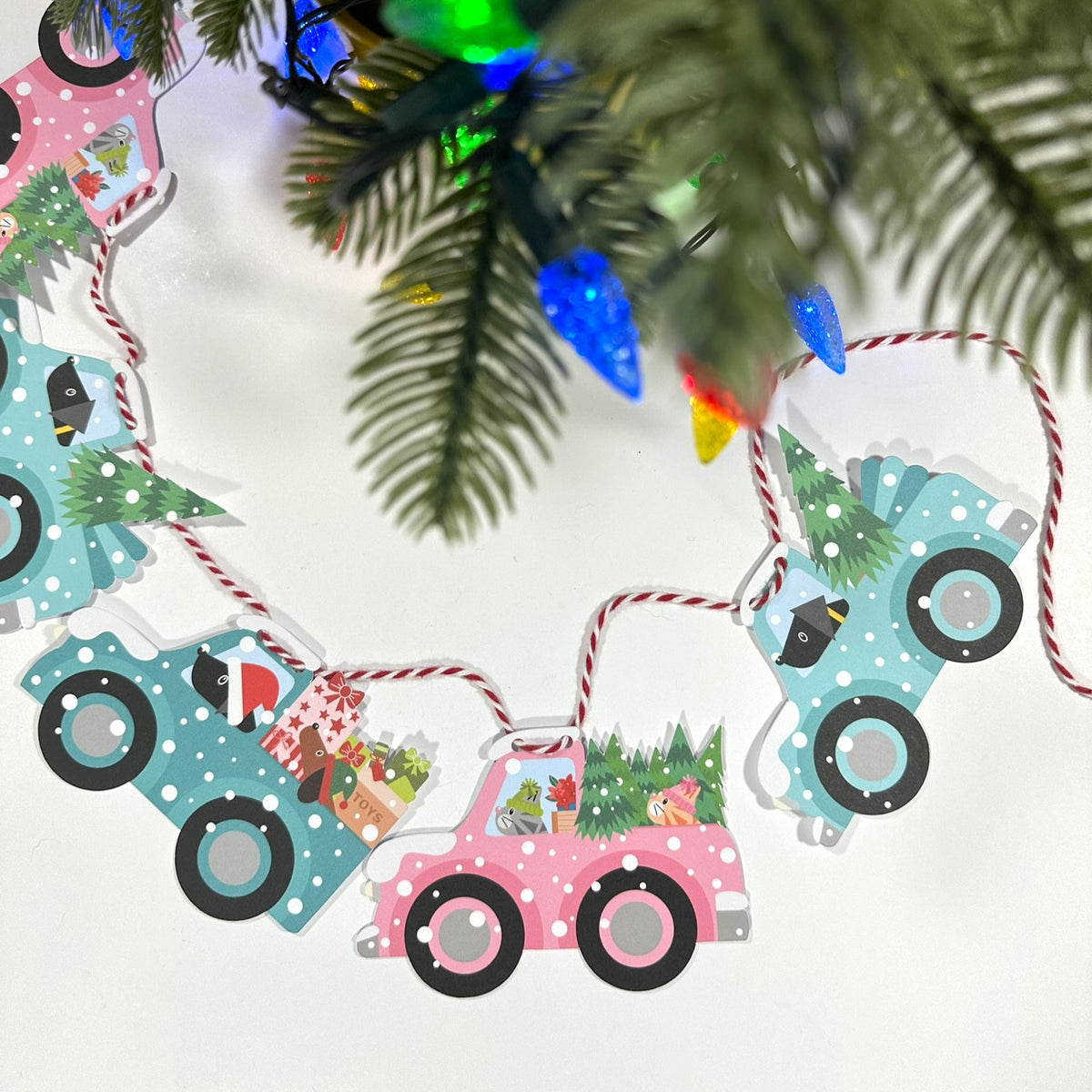 Vintage Cars Driven by Dogs & Cats - Festive Garlands