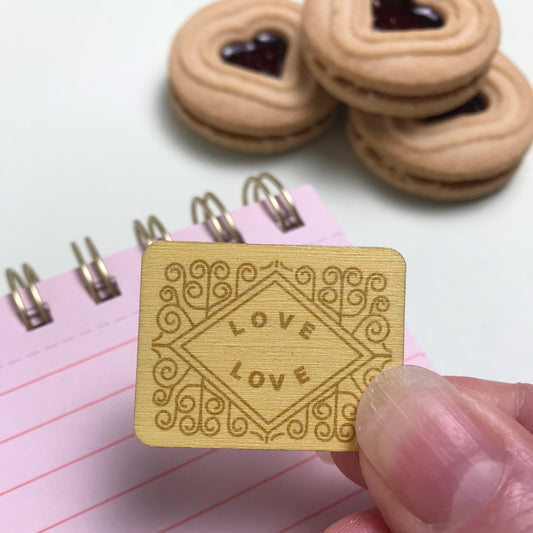 Custard Cream Brooch – Love
